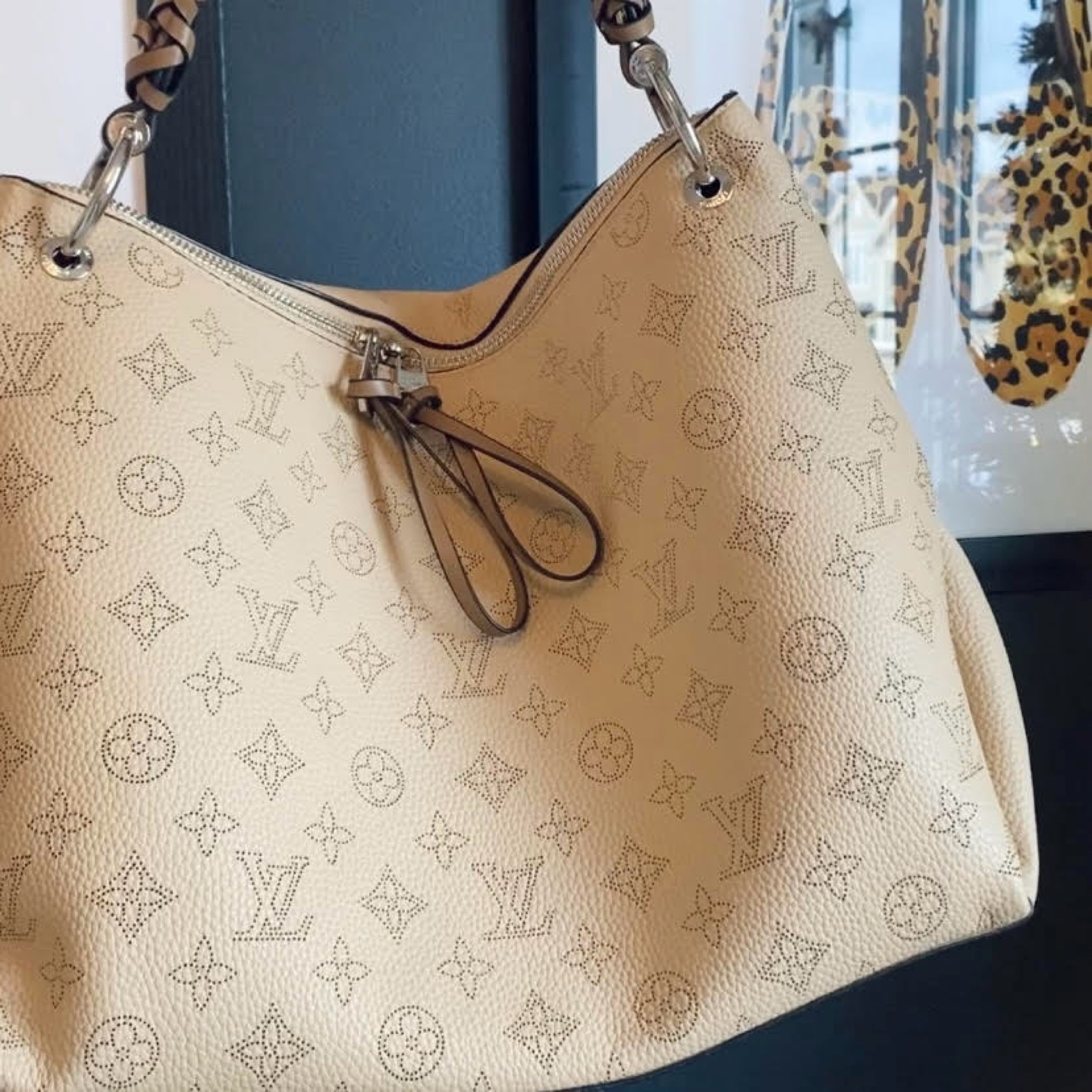 LV shoulder bag #dhgate

#LTKItBag