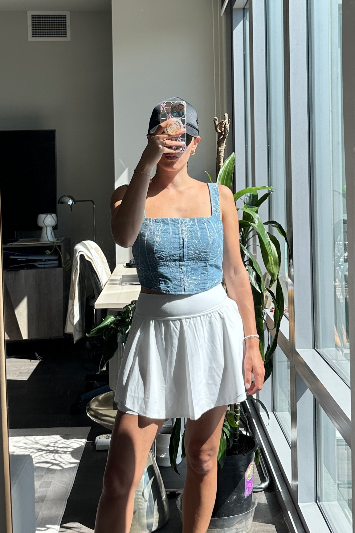 denim vest flower top 👖🤍 

Denim vest, vest outfit inspo, denim, vest outfit inspo, vest outfit stylee