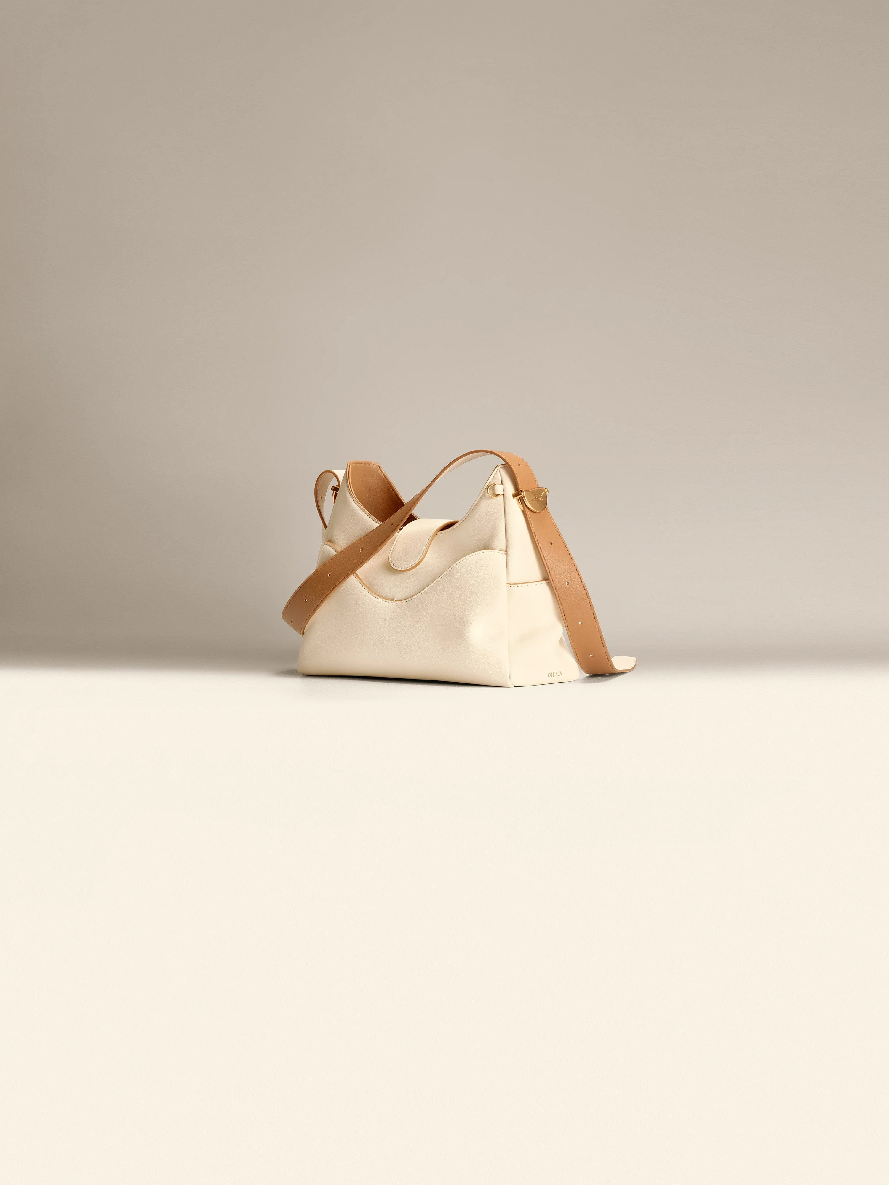 Mini Reverie Hobo Cloud | OLEADA