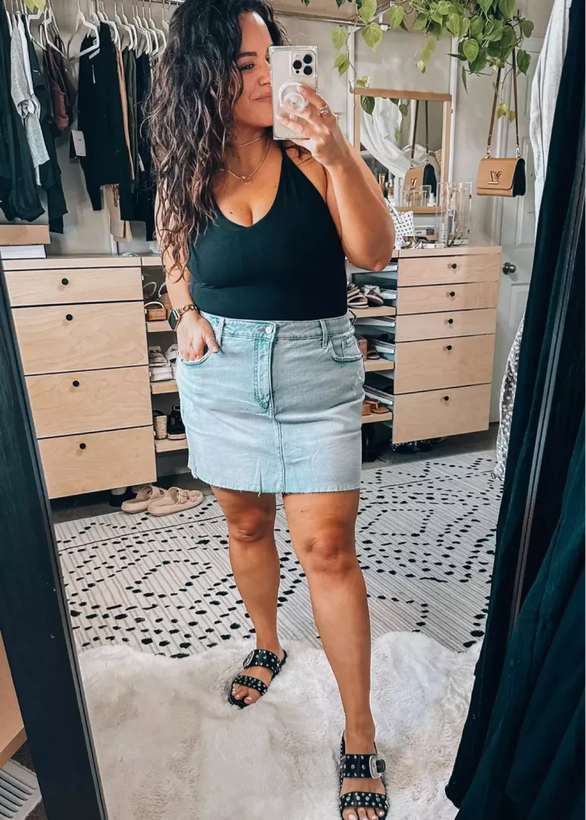 5 Casual But Put Together Outfit Ideas, Girl With Curves