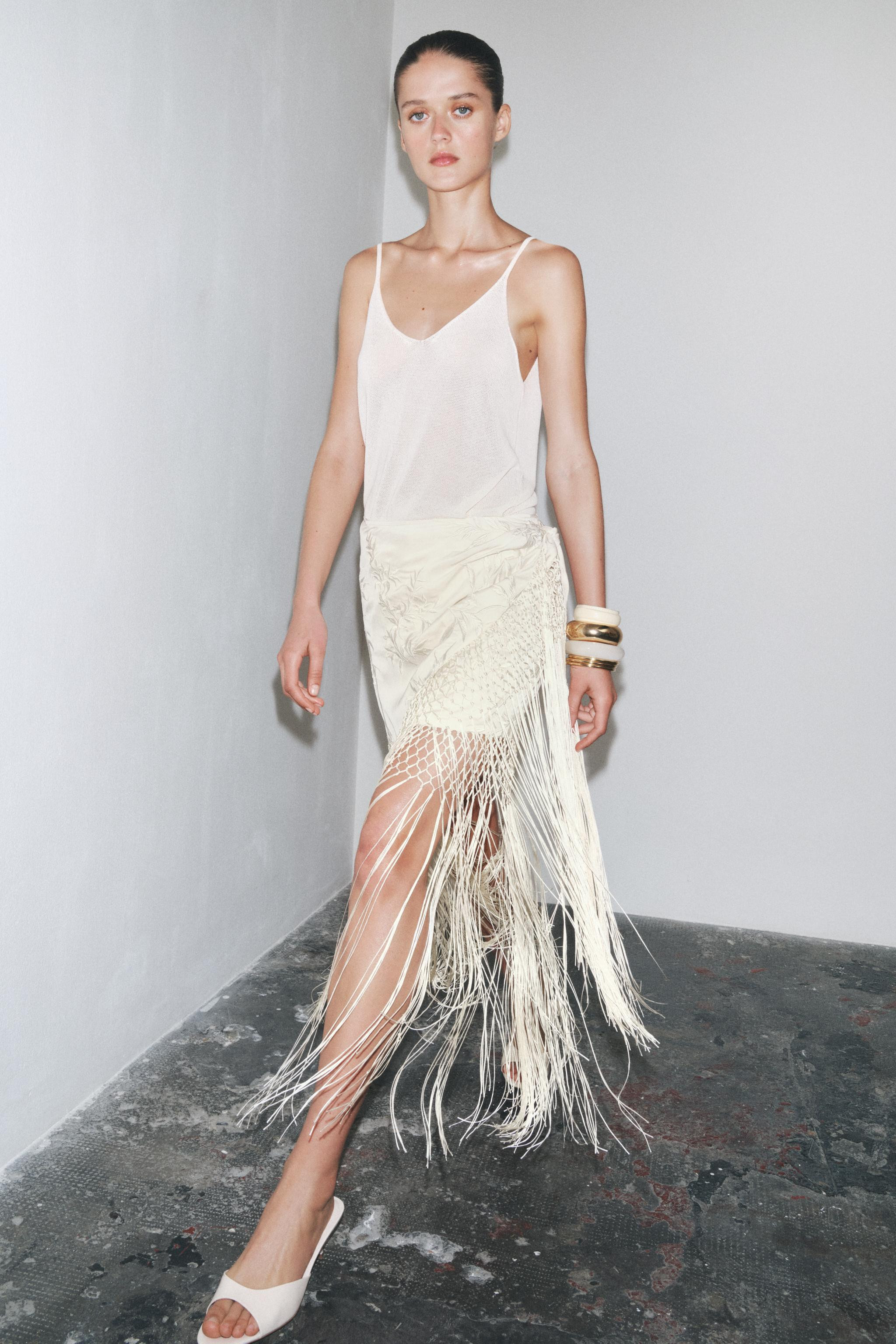 EMBROIDERED FRINGED WRAP SKIRT | Zara UK