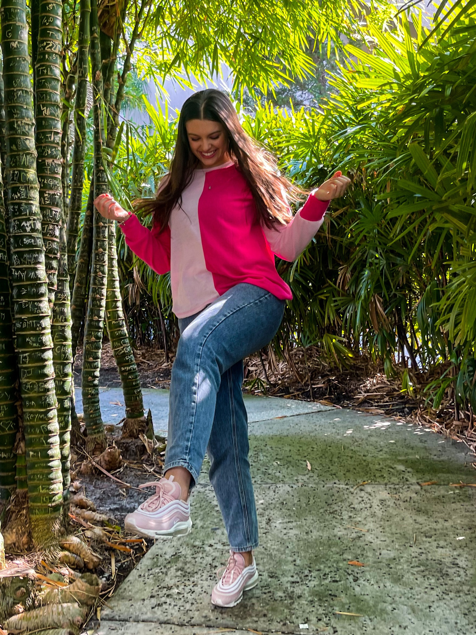 Anything pink goes💗🫶🏼 the top was on sale $9 at versona but I couldn’t find it anywhere on their site!!! 

#LTKstyletip #LTKSeasonal #LTKitbag