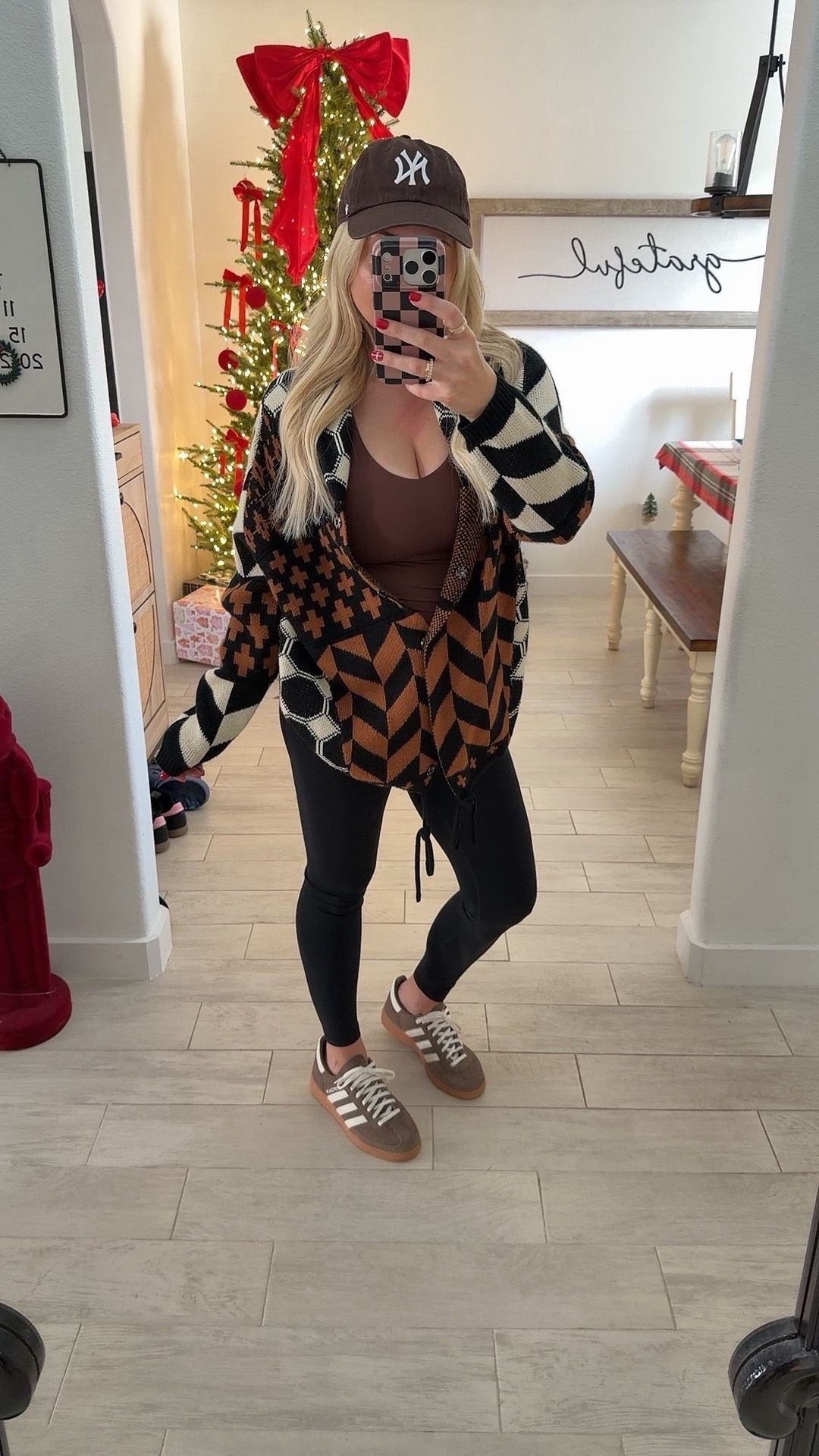 OOTD 
Cardigan small
Leggings small
Adidas sneakers tts


#LTKFindsUnder100 #LTKootd