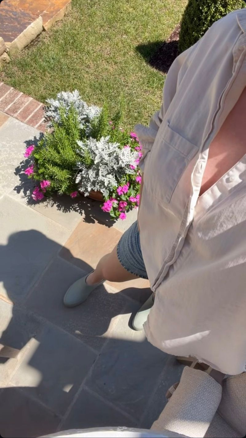 Today's outfit - It's 75 and sunny honey! 

outfit l summer l button down  

 