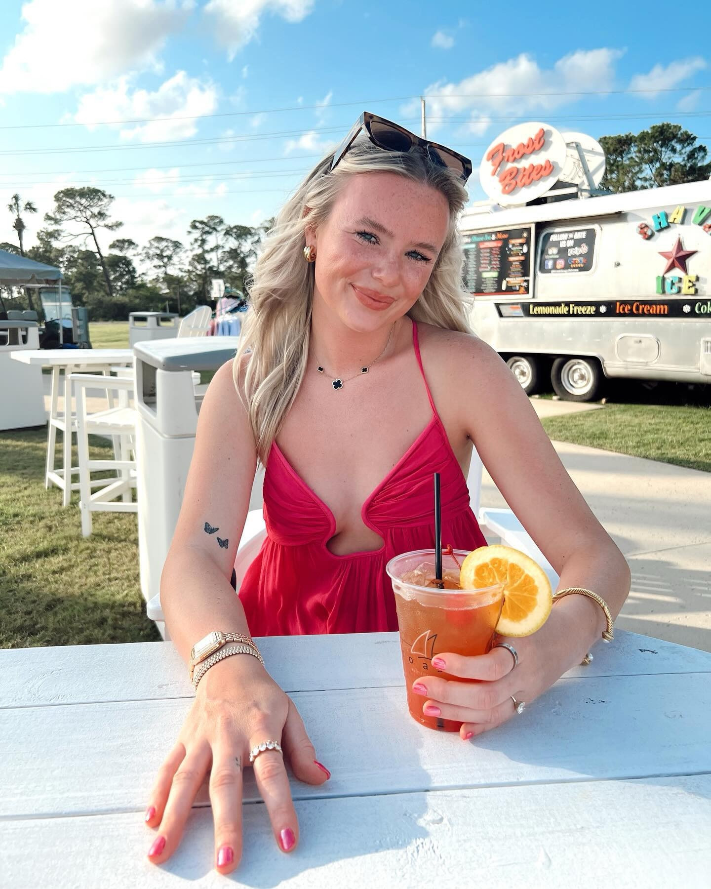 pink dresses and the beach 🍹🐚🩷🍊
.
.
.
#summer #summerdress #sundress #sundressseason #pink #pinkdress #classystyle #oldmoneyaesthetic #beach #beachoutfit #zara #shein