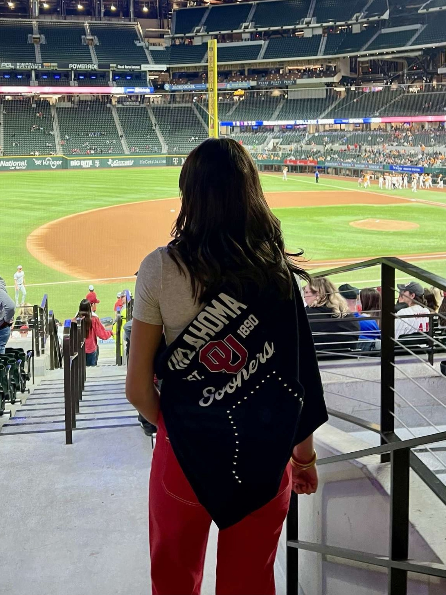 loved this entire fit! ⚾️
sweatshirt from gameday couture! 