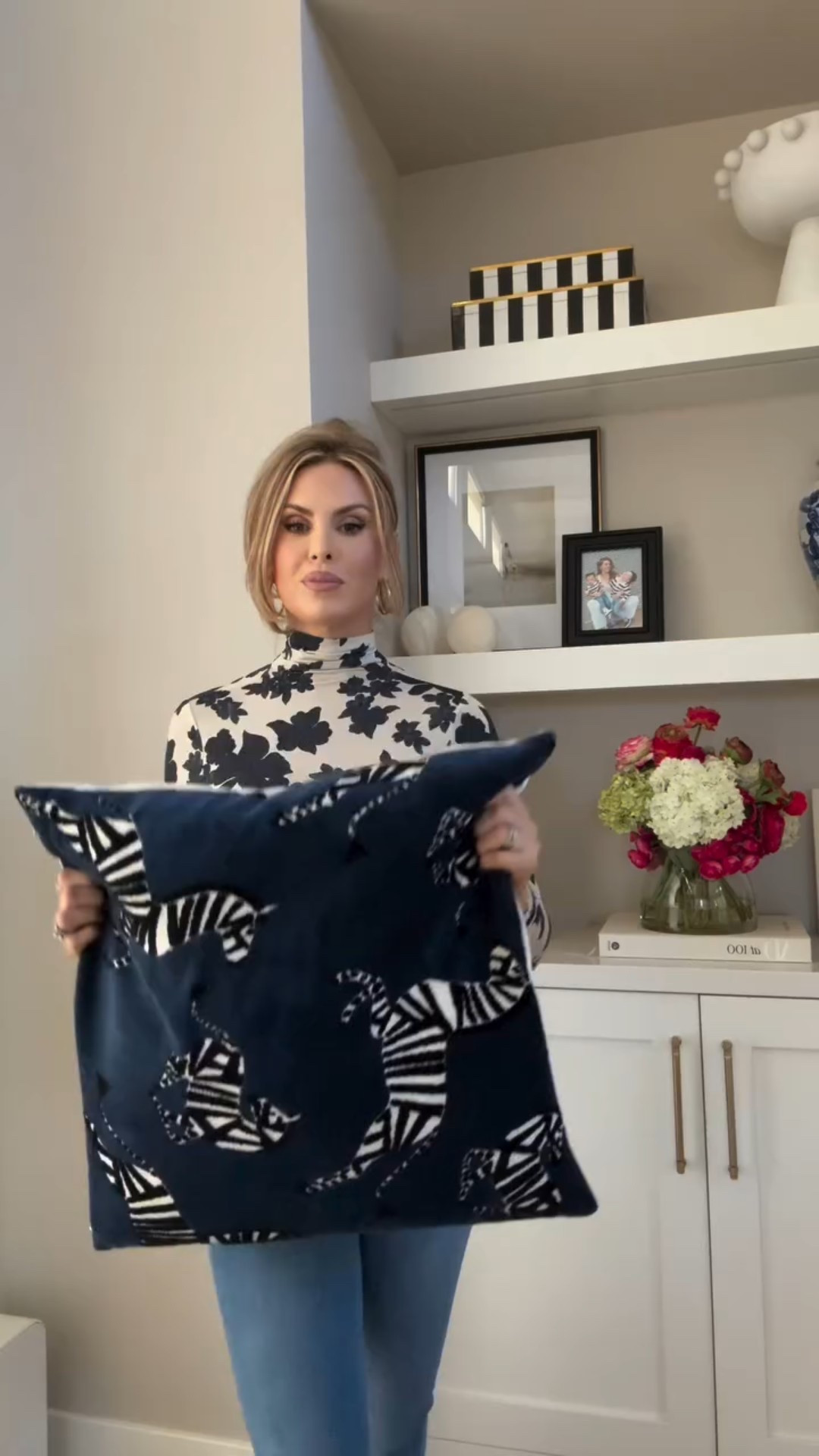 Switching out my pillows for Fall and I’m obsessed! 💙💙💙 The rich jewel tones instantly add a chic, colorful vibe to my living room. These pillows are gorgeous — and they come in another color too.

@alicelanehome is having their biggest sale ever — everything’s marked down, including these beauties. I’ll link them plus a few other favorite pieces from my home!

#alicelanehome #interiorstyling #level40 #chicmama #fallstyle