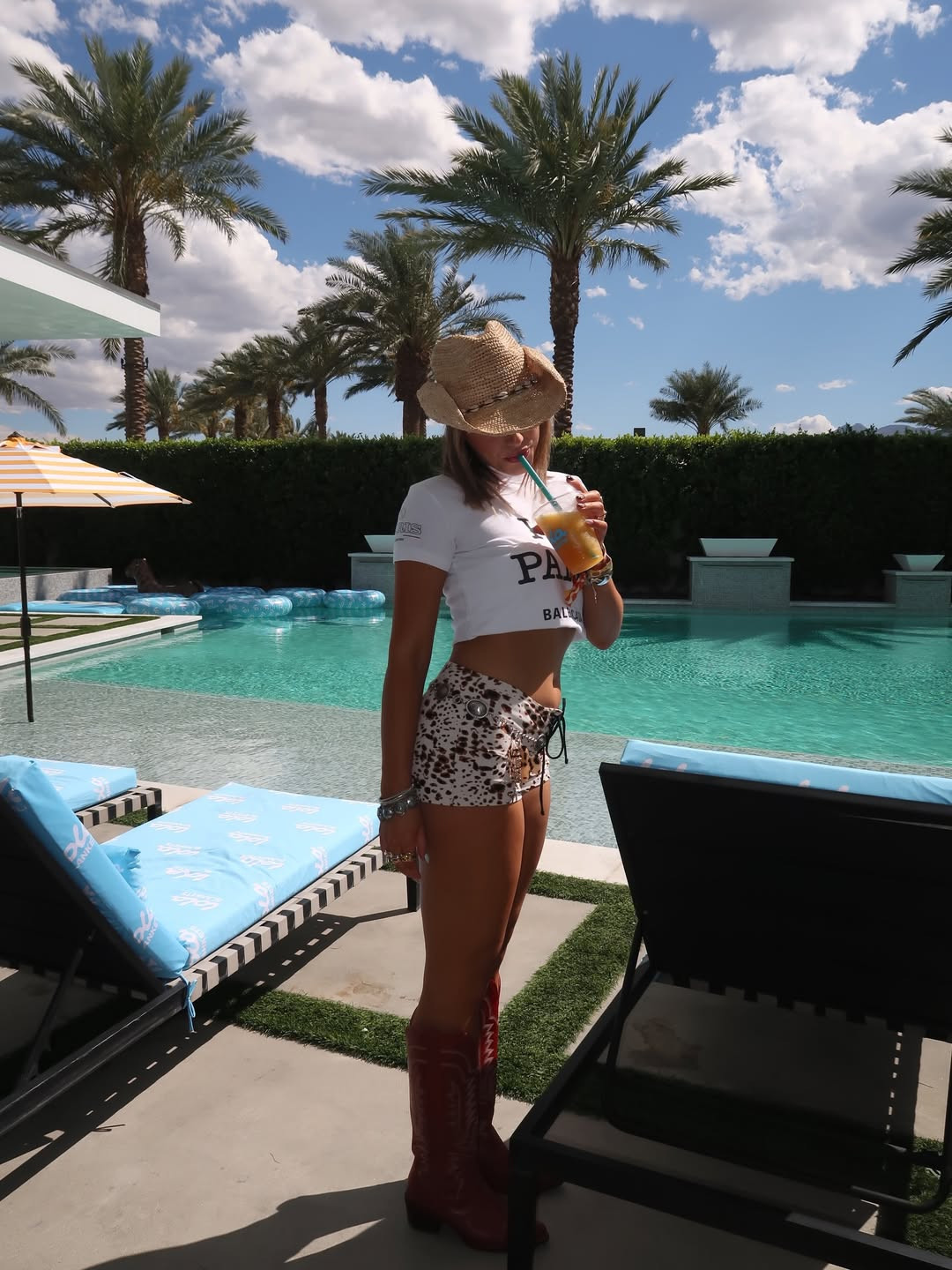 COACHELLA DAY 1!!✨🤍 

 #LTKFestival #LTKgrwm #LTKootd