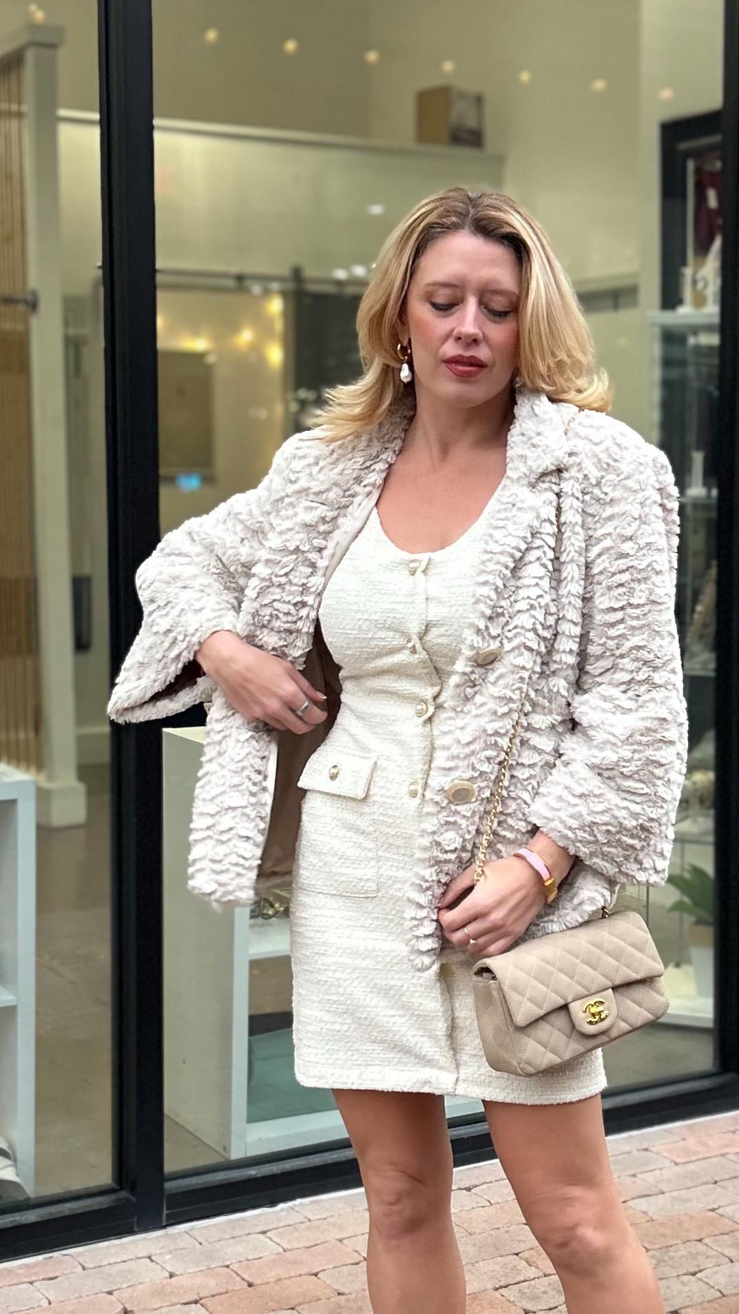 A lesson in quiet sophistication.
Cream tweed tailored to perfection, softened by a vintage faux-fur layer, grounded with nude patent heels. A suede bag and pearl earrings finish the look—timeless, intentional, and effortlessly refined.

Classic doesn’t shout. It endures.

#ClassicStyle #CreamOnCream #ParisianElegance #TimelessWardrobe #QuietLuxury #PearlsAndTweed #VintageInspired #ElegantLayers #ChicDetails #chanel


#LTKOver40 #LTKWorkwear #LTKootd