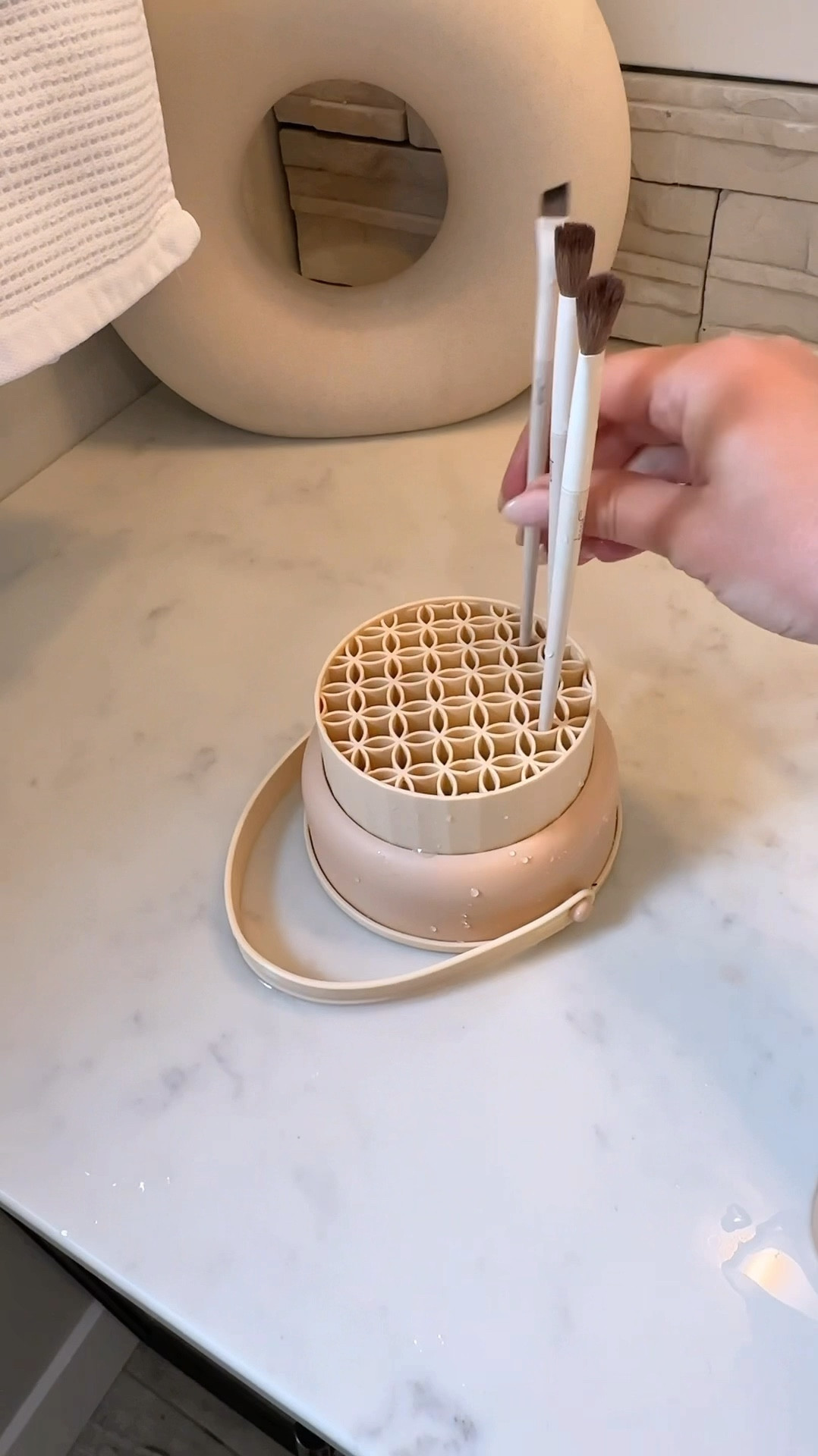 I found the best makeup brush cleaner from Amazon 


#LTKStyleTip #LTKBeauty #LTKFindsUnder50