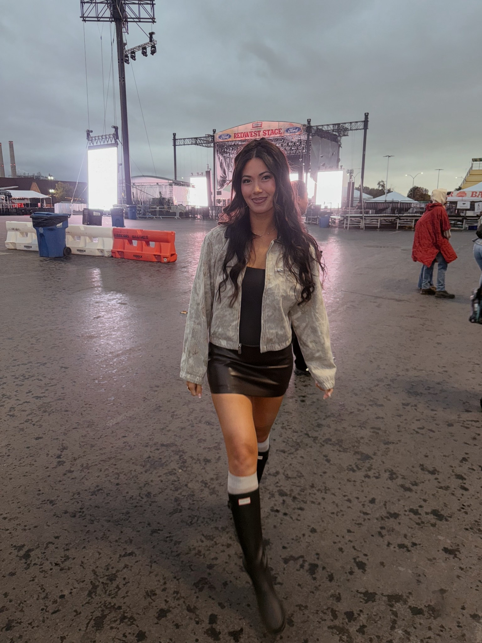 Hunter rain boots, aritzia, leather skort, Abercrombie, chore jacket, fall outfit, country concert outfit, country music festival outfit, Abercrombie workwear jacket, camo, camo jacket

#LTKFindsUnder100 #LTKTravel #LTKFamily