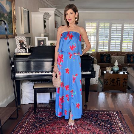 Sharing this gorgeous dress from Vici that is perfect for a tropical vacay or special occasion. Paired with these raffia heels and woven bag. 

Vici maxi dress, tropical maxi dress, resort outfit inspo, special occasion dress inspo

#LTKstyletip #LTKshoecrush #LTKover40