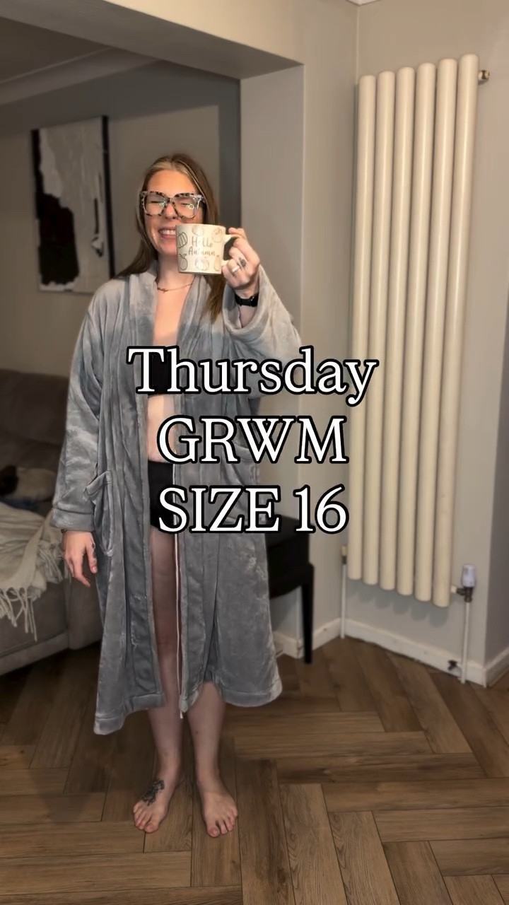 Here’s my easy jeans, t shirt and jacket outfit plus the new gorgeous loafers I got in chocolate brown.

Everything can be found linked in my highlights xxxx 

#curvyfashion #outfitinspo #thursdayoutfit #jeansandanicetop #whattowear

#LTKootd #LTKgrwm #LTKdayinmylife