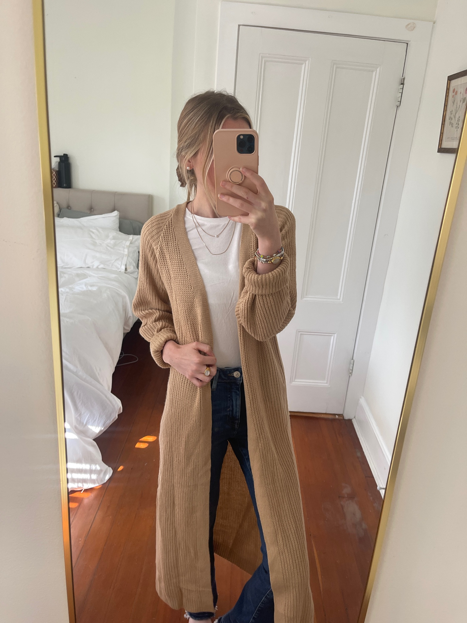 Work from home outfit
- long brown Amazon cardigan coat 
- old navy white t shirt
- high rise favorite daughter jeans



#LTKCon #LTKxPrime #LTKsalealert