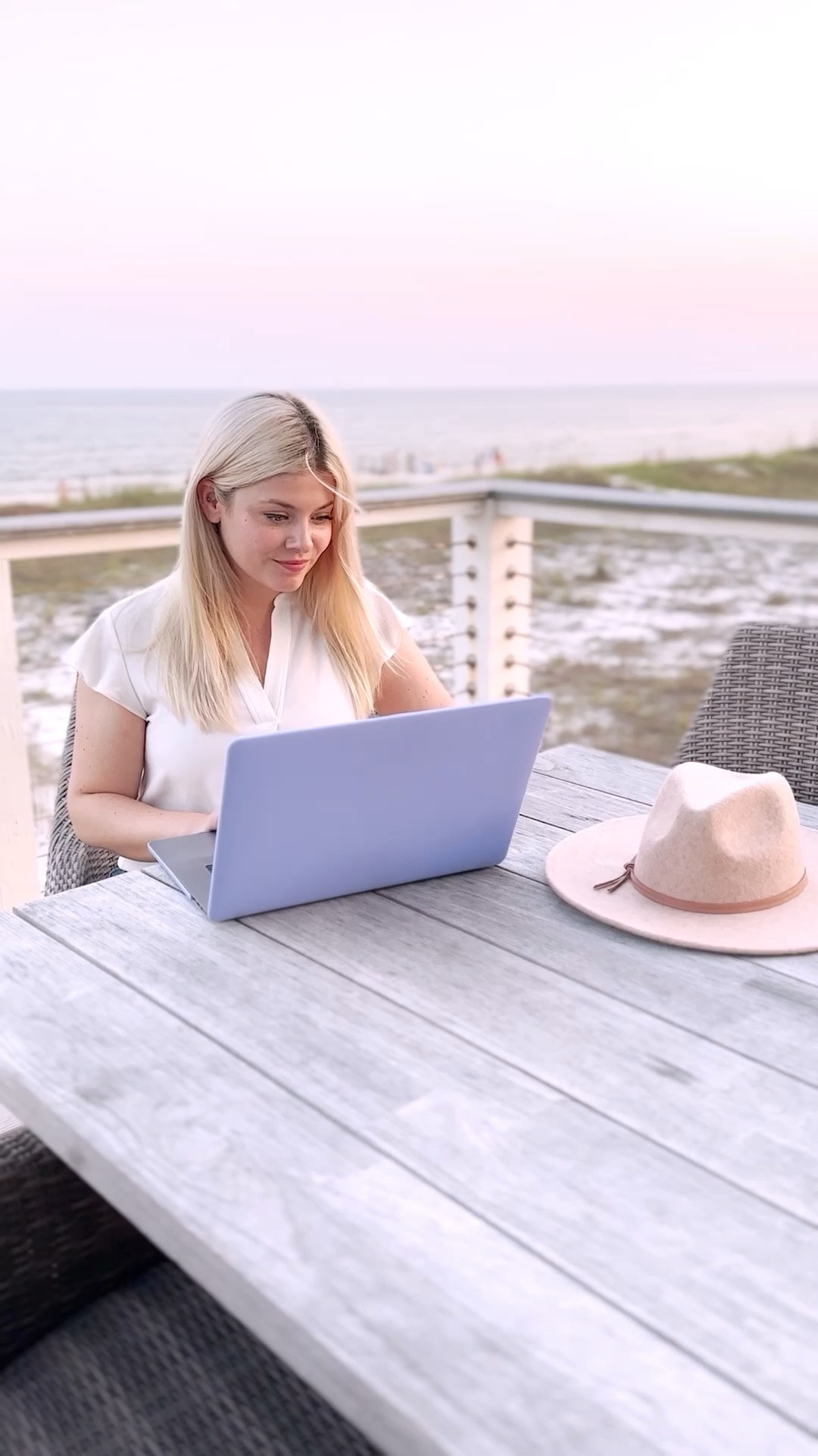 Work isn’t bad when there’s a beach view!  💻 ☀️🐚

#sunhat #summer #beach #workfromthebeach #laptop #computercase #laptopcase #felthat #targetfinds #amazonfinds #amazon #target #amazonprime

#LTKxPrimeDay #LTKSeasonal #LTKtravel
