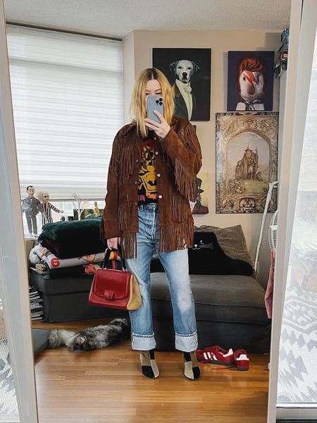 I haven’t worn this sweatshirt or these boots in a long time.
Jeans + jacket vintage 
Boots + bag secondhand
•
.  #StyleOver40  #isabelmarant  #retrovibe #fringejacket  #aninebing #fendibag #etsyFind #thriftFind  #secondhandFind #FashionOver40  #MumStyle #genX #genXStyle #shopSecondhand #genXInfluencer #WhoWhatWearing #genXblogger #secondhandDesigner #Over40Style #40PlusStyle #Stylish40s #styleTip  #HighStreetFashion #StyleIdeas


#LTKFind #LTKstyletip #LTKSeasonal