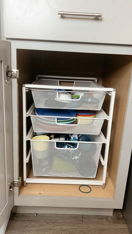 Organize kids dishes 