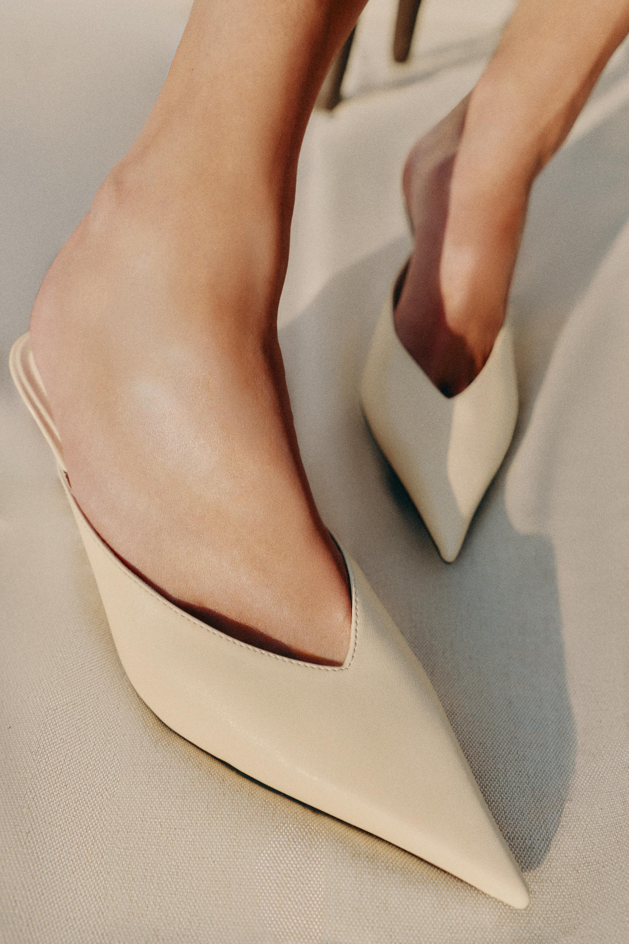 Model height: 180 cmHeeled slingback shoes. Mule style. Topstitching detail on the upper. V-neckl... | Zara UK