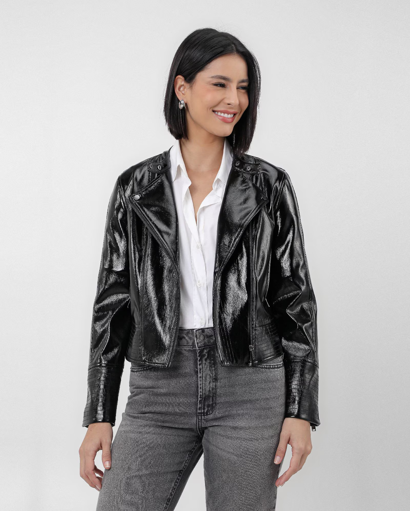 Jaqueta feminina de poliuretano em vinil preta | AK by Riachuelo | Riachuelo (BR)