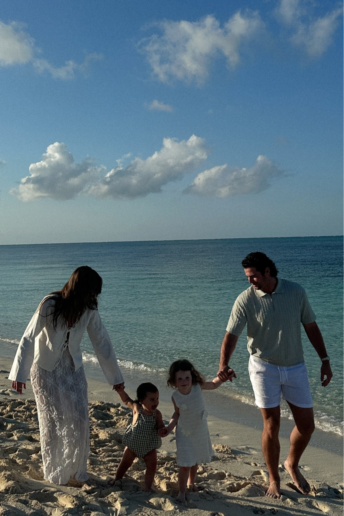 family pics 🤍 🌊🌴

summer outfit, family pics, kids outfit, overall, dress

#LTKSeasonal #LTKSpringSale #LTKWatchNow