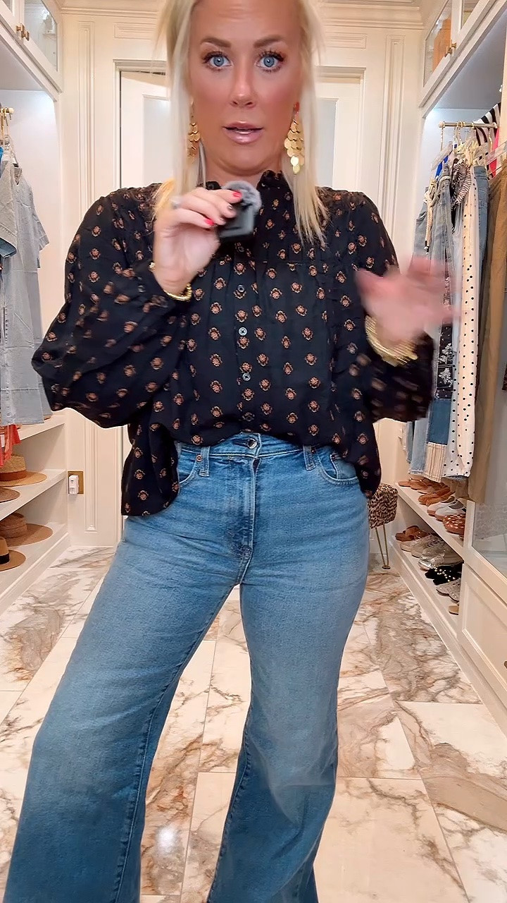 The viral butter flare jeans are legit - size 6
Fall blouse top - small Sweater