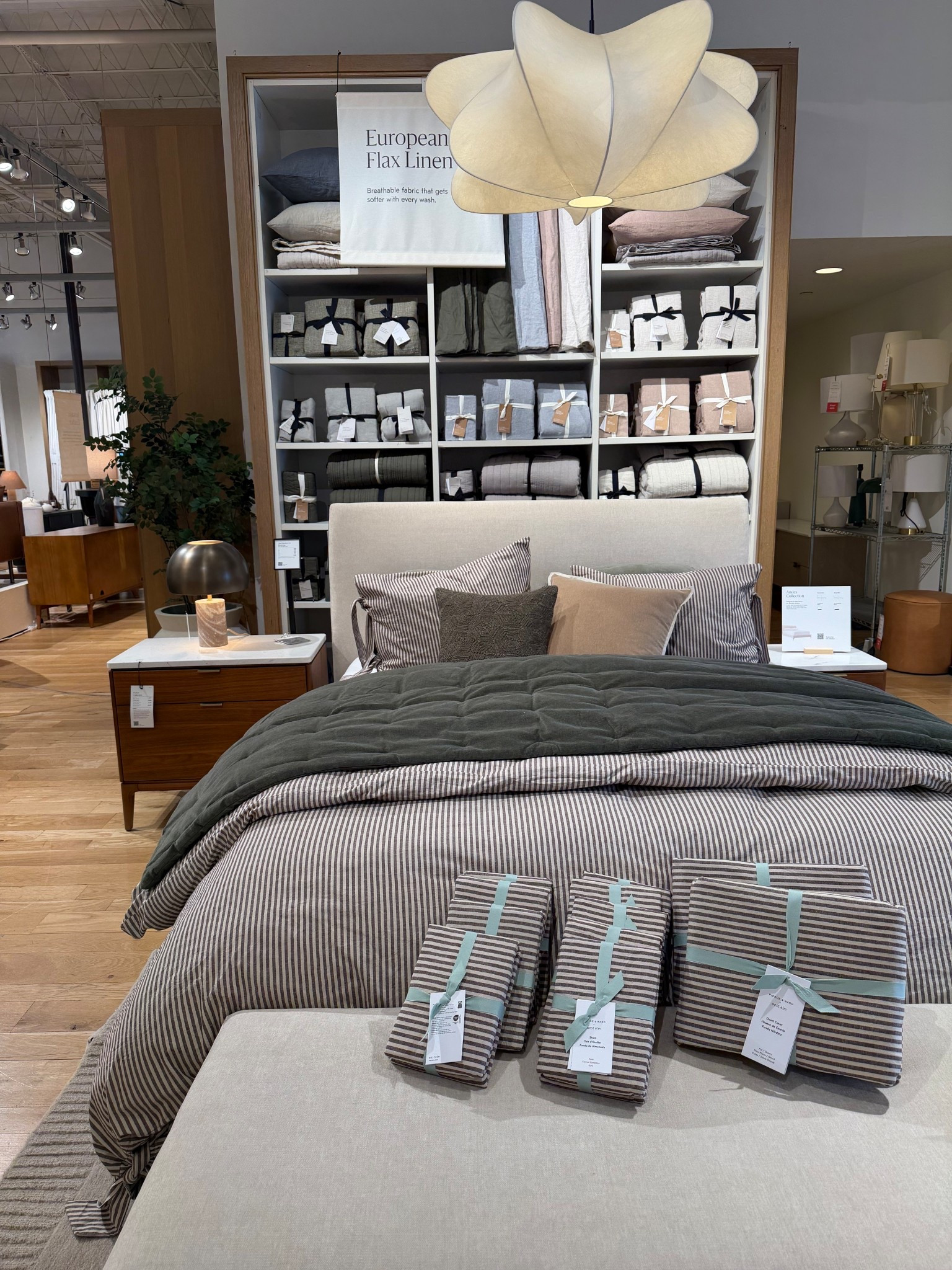 Such a cute, classic duvet with a bow detail to give it a little extra!