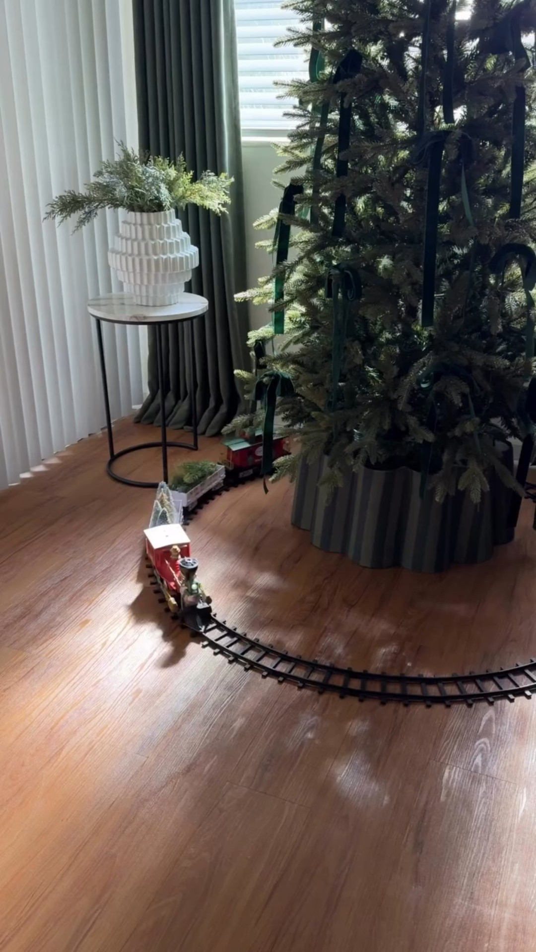 Last Christmas was full of love, laughter and all the cozy magic 🥹✨
.
.
#holidayhome #lastchristmas #christmasdecor #navidad #christmasaesthetic #homedecor #cozyvibes #holidaydecor #festiveseason