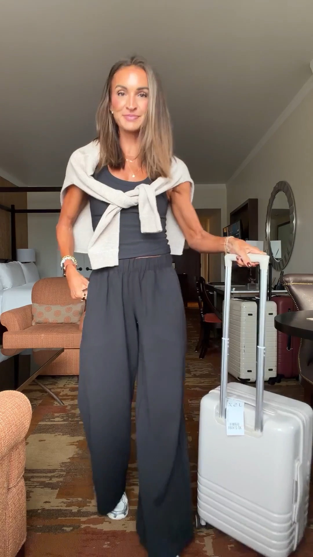 Easy + chic travel outfit or just everyday / running errands outfit 🤍