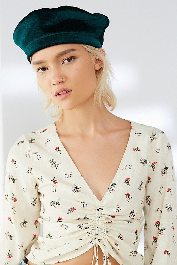 Velvet Beret - Green at Urban Outfitters | Urban Outfitters (US and RoW)