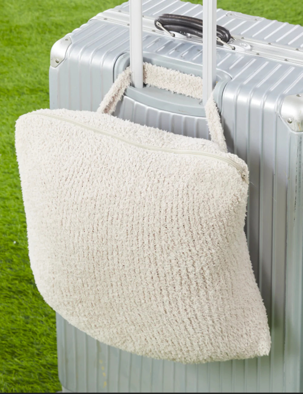 "On the Go" Blanket + Pillow | The Styled Collection