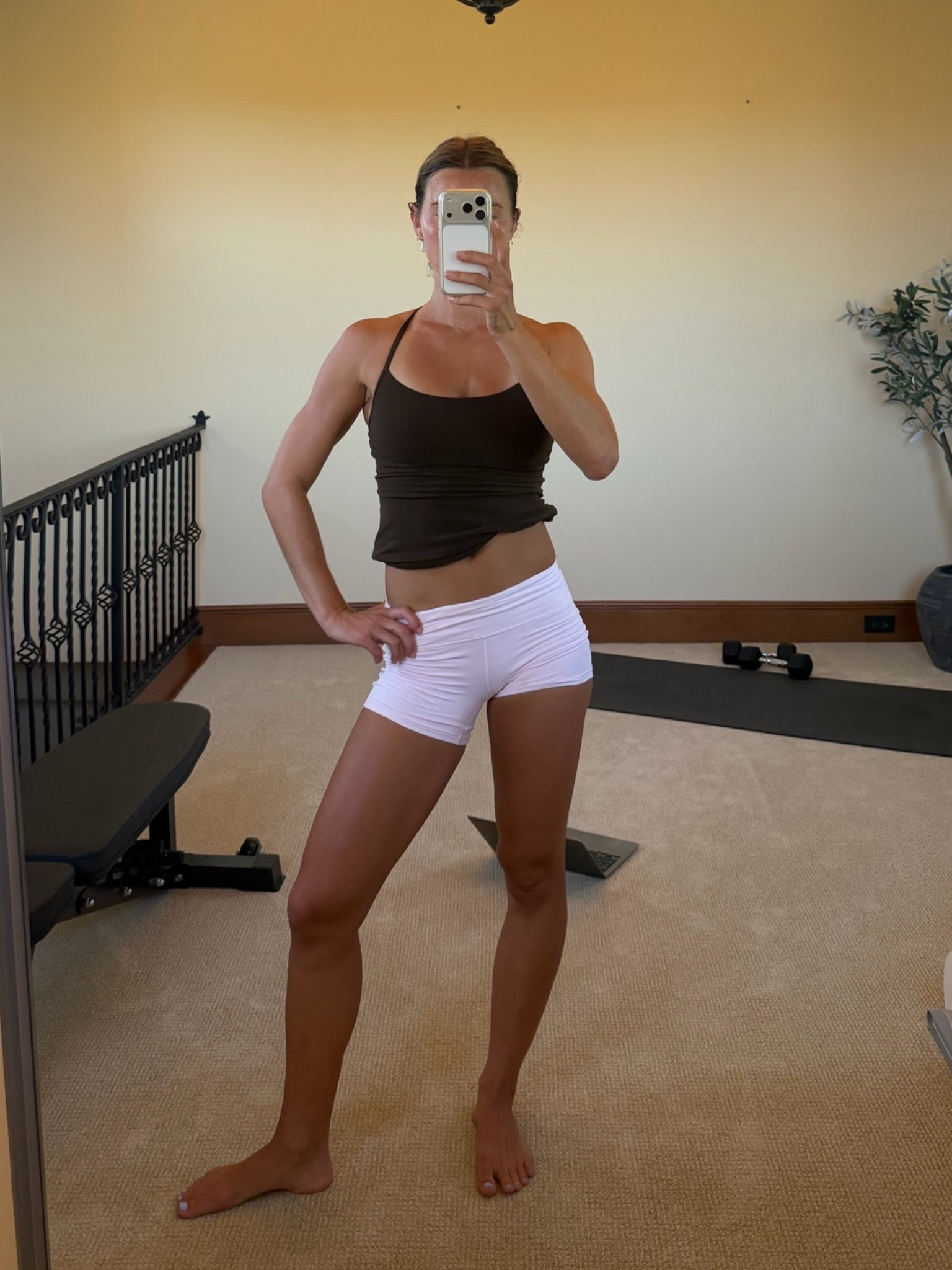today’s super soft workout fit! so flattering size 4 top and size 6 bottom