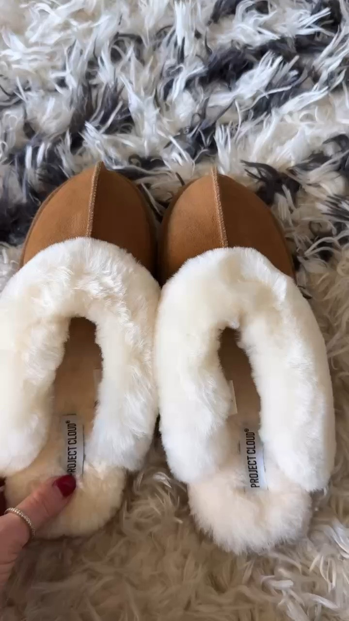 The best slippers on Amazon! 

#LTKmomlife #LTKSaleAlert #LTKFindsUnder100