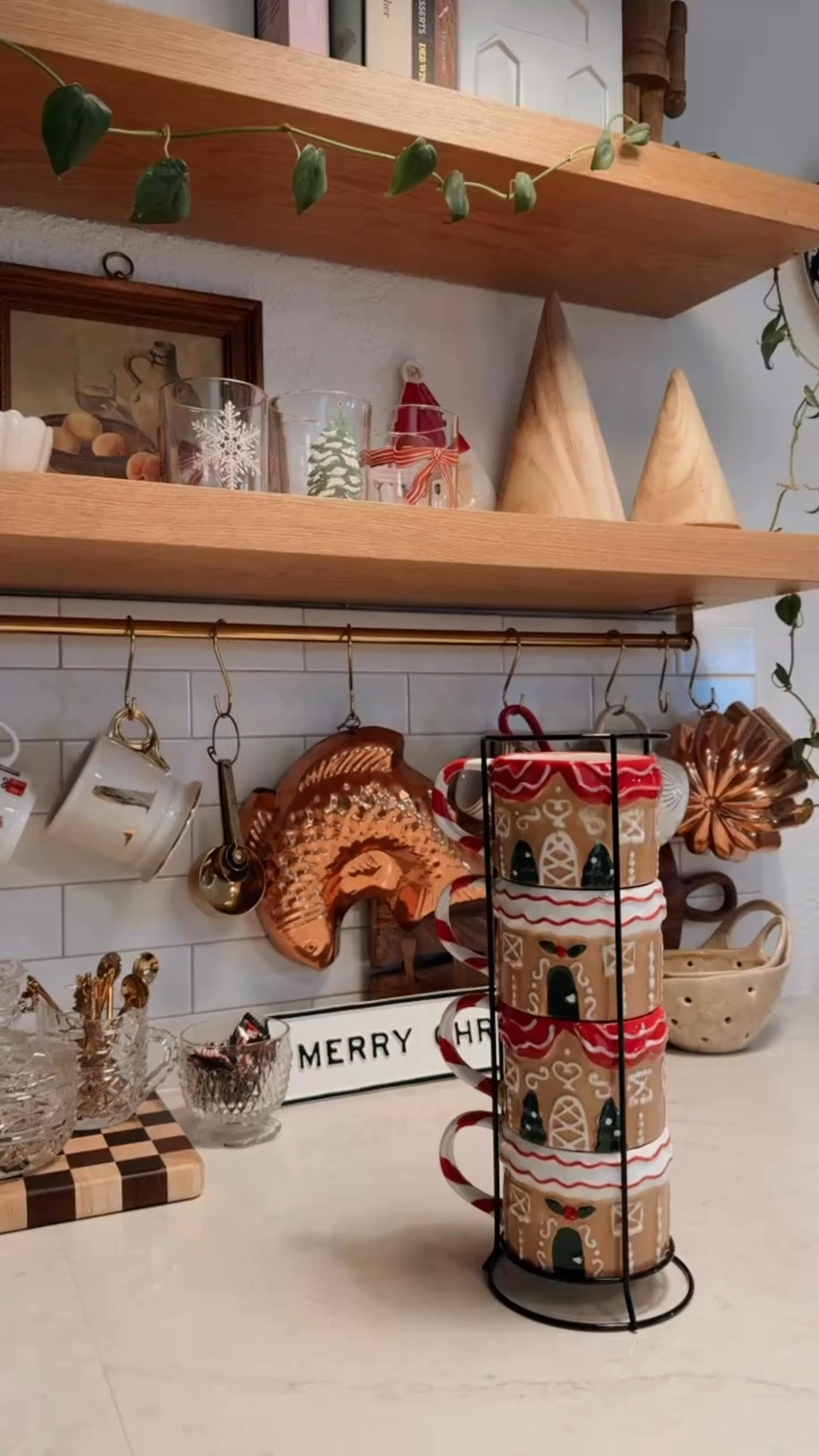 Thi gingerbread house stacked mugs is so fun and perfect for the hot cocoa stations😍 and under $10😱

#LTKHoliday #LTKGiftGuide #LTKHome