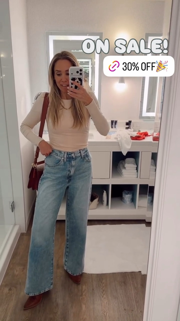 30% off my FAVORITE Levi’s 🙌🏼 these are my go-to jeans and I love the cinch feature. 

I got my tts (27)

5’5” // 120 lbs

#LTKSaleAlert #LTKootd #LTKmomlife