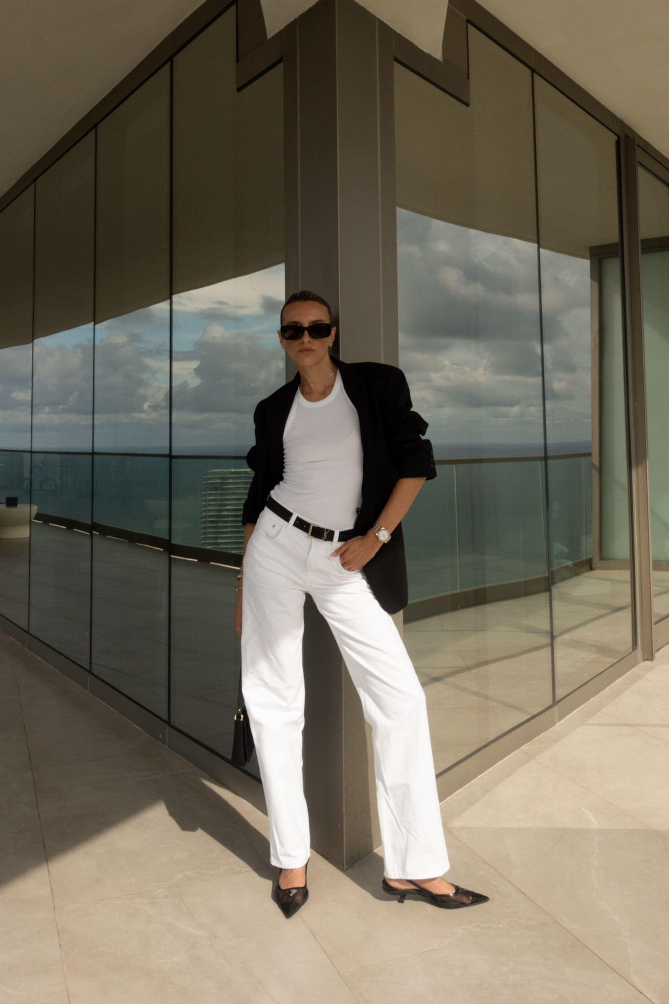 All white look. Nothing like a great fitting pair of white jeans paired with my oversized blazer. 

Denim, fall outfits, outfit inspo, black blazerr

#LTKstyletip