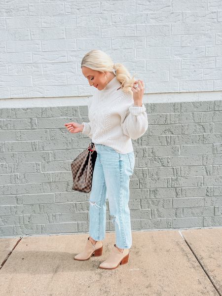 At least my favorite express jeans still fit 🤣🤪 Paired with the softest, chunkiest sweater @express #expressU #expresspartner 

All linked in my bio & on the LTK app! 