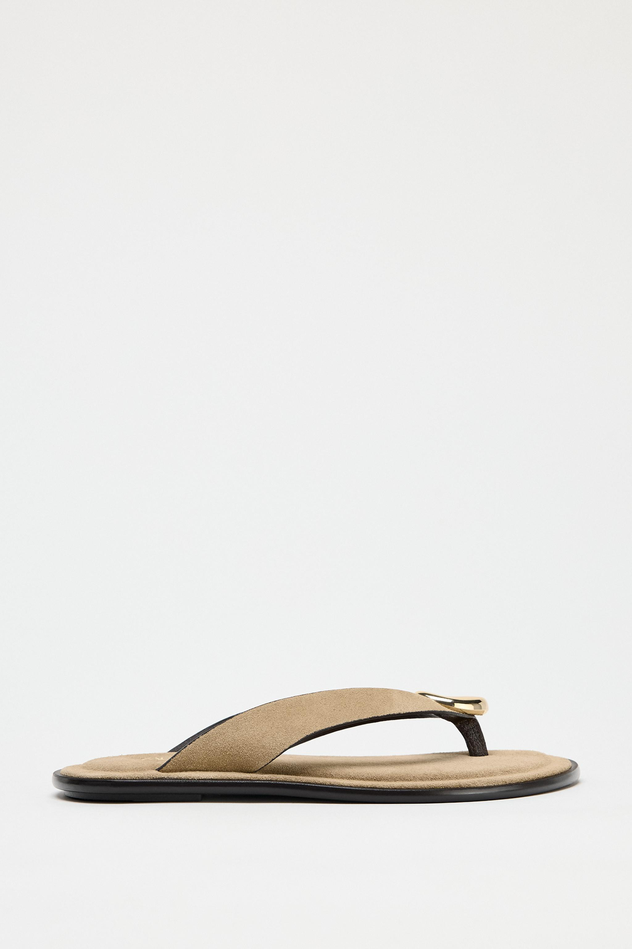 Flat suede sandals with toe post and metallic ornament.Sole height: 0.6 inches (1.5 cm). | Zara US