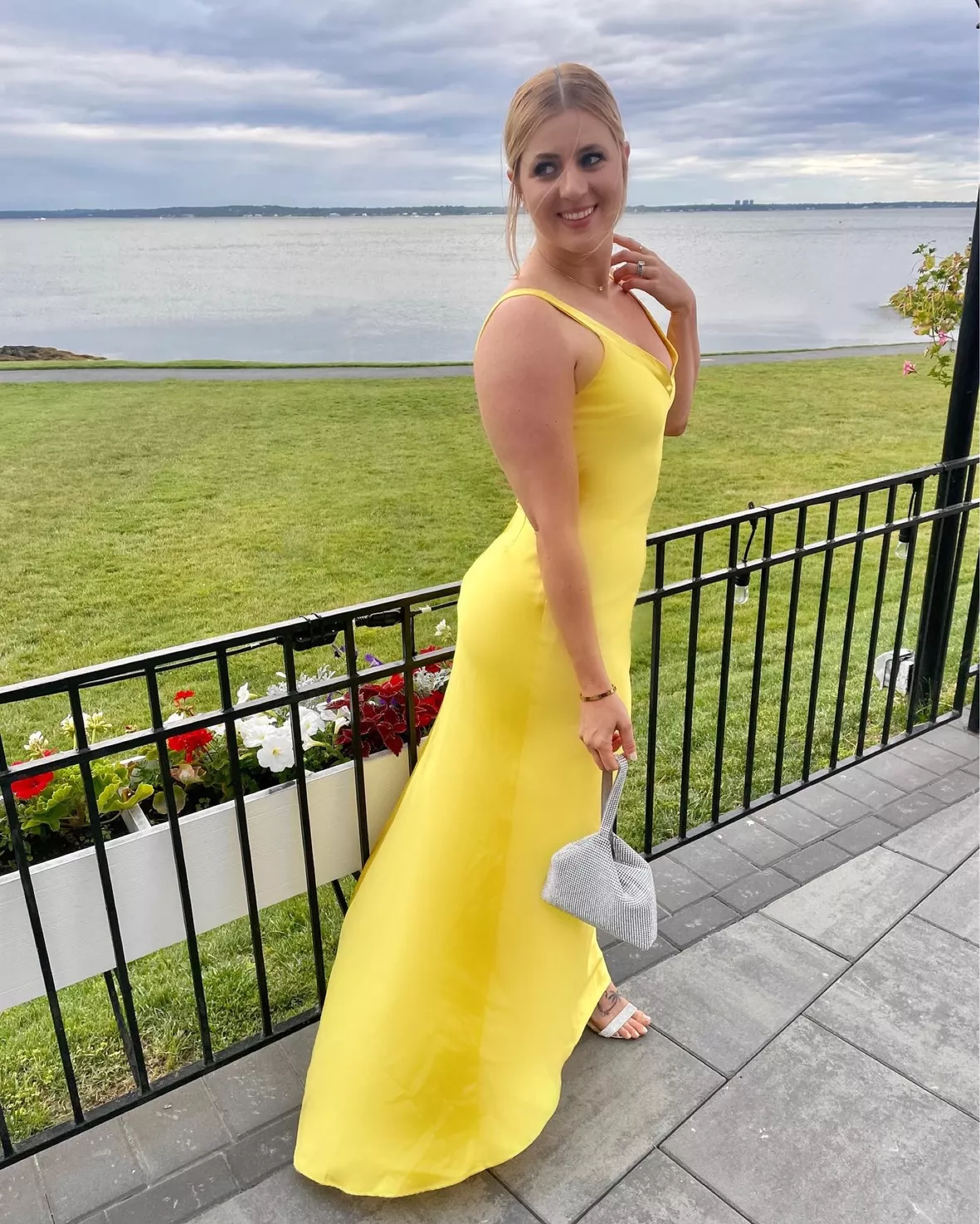 kate hudson dress yellow Styling the Iconic in NYC Carolina Herrera Yellow Dress Kate