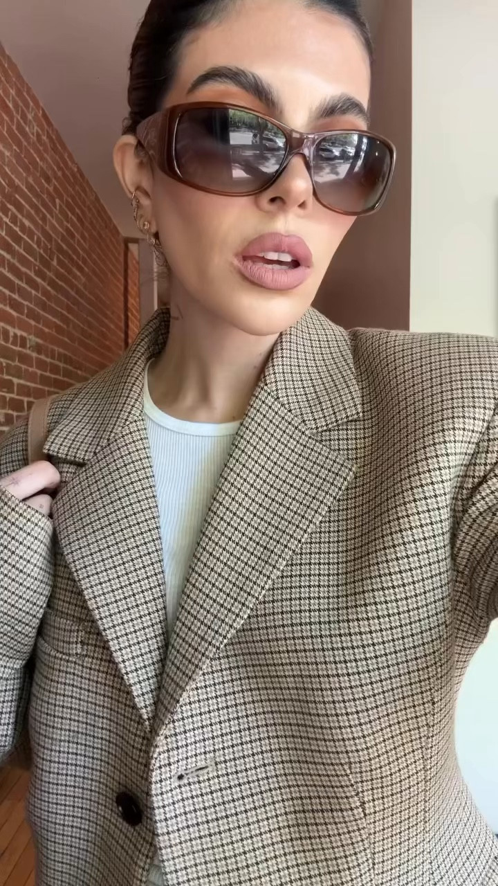 Outfit of the day 💻

Outfit of the day, versatile style, blazer outfit, must have handbags, what I'm wearing, outfit details

#LTKgrwm #LTKWorkwear #LTKootd