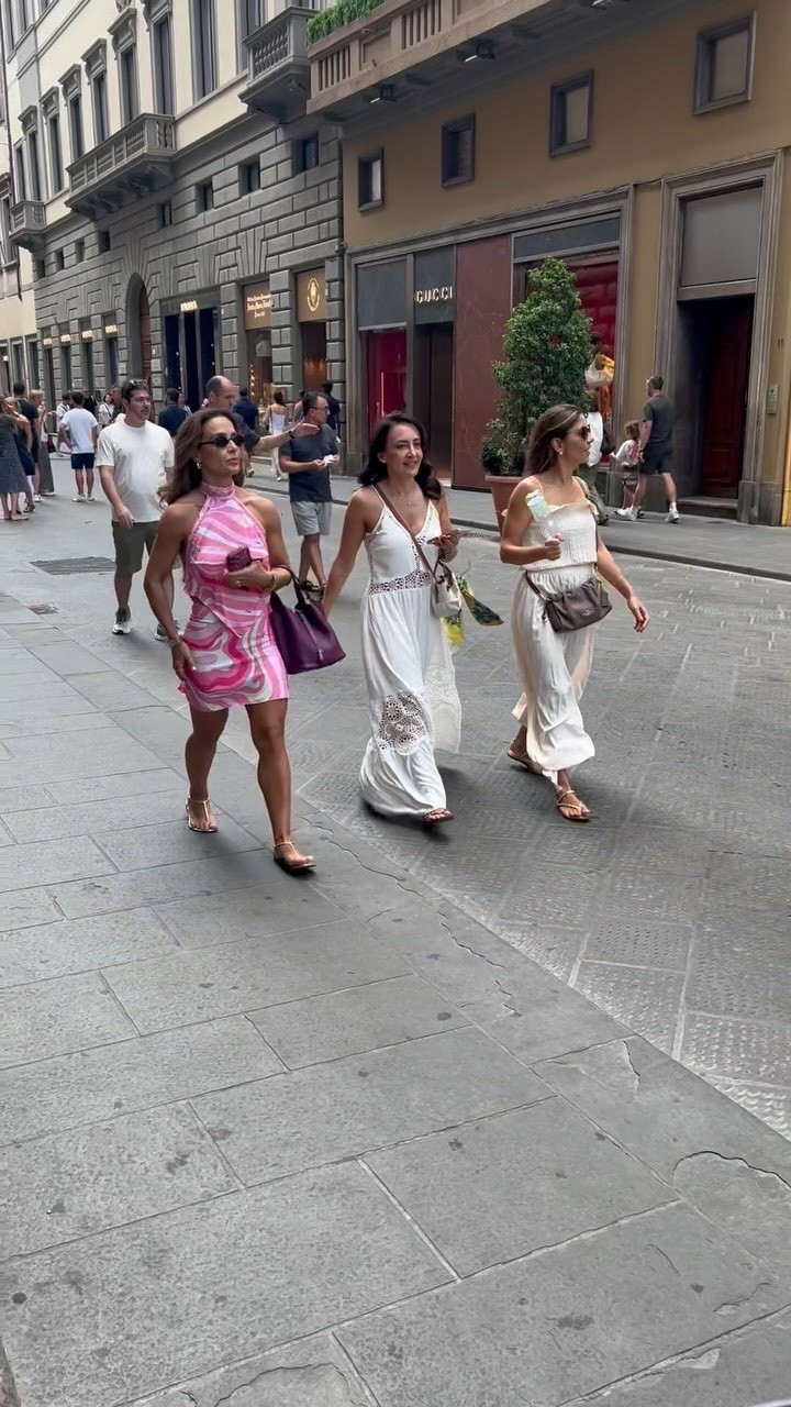 Beautiful women, every generation, dressed in white and soaking up an Italian summer. 🤍🇮🇹