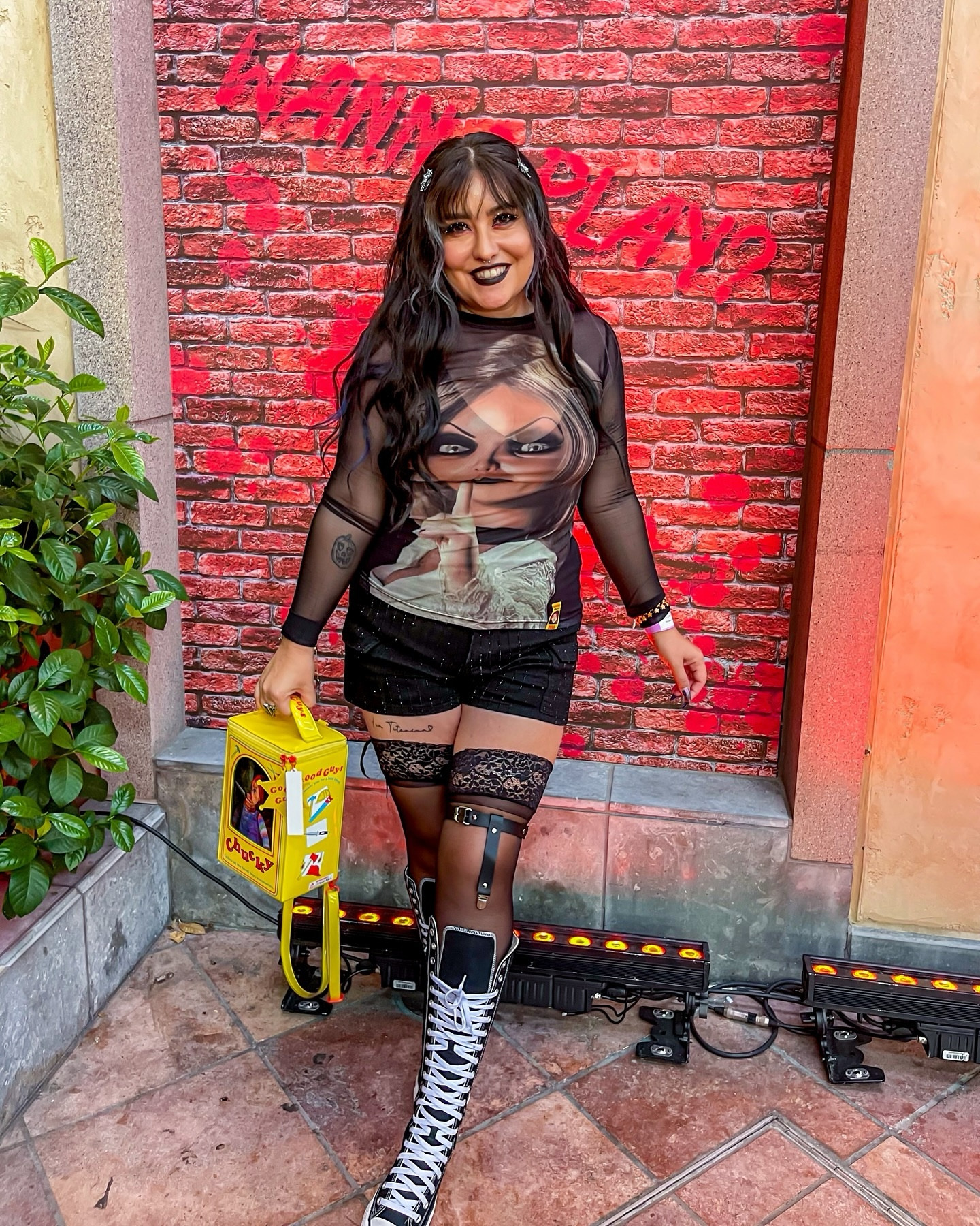“My mother always said love was supposed set you free. But that’s not true, Chucky. I’ve been a prisoner of my love for you for a very long time. Now it’s payback time.” - TIFFANY
..
.. 🖤Fit Deets🖤
.. top @killstar 
.. chucky bag @dollskill 
.. shorts @forever21 
.. hitop chucks @converse 
.. garter @damagedsocietystore 
use code: Ghoulishglimmerdee 
.. tights @halloweencity 
..
..
..
..
..
..
#spookycommunity #halloweencommunity #spookycocktails #chuckyseries #chuckysbride #hhn #hhnhollywood #halloweenhorrornights #halloweenhorrornightshollywood #chucky #childsplay #halloween #universalstudios #universalstudioshollywood #fyp #latinacreators #fashionblogger #altstyle #altfashion #tiffany #brideofchucky #horror #horrormovies #horrorfan #horrorcommunity
