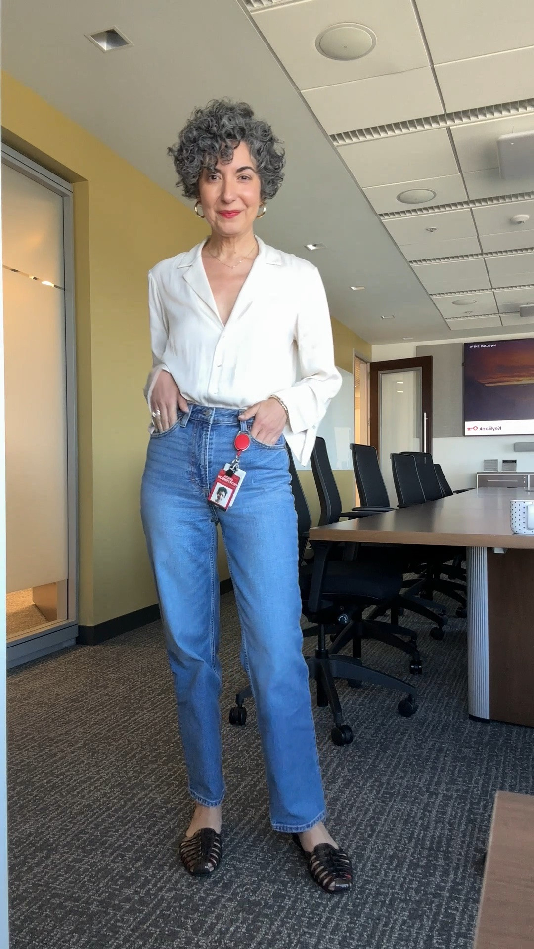 Thursday’s Office OOTD - wearing a small in shirt and a 4 in jeans. I feel both run TTS. Also wearing a 9.5 in jellies my true size.

#LTKootd