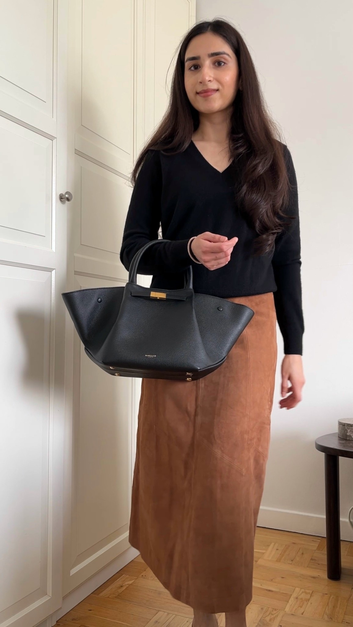 Black knit & suede skirt spring look🖤

Suede midi skirt,  Cashmere sweater, Demellier bag, Spring outfit, Chic spring look

#LTKworkwear #LTKeurope #LTKluxury