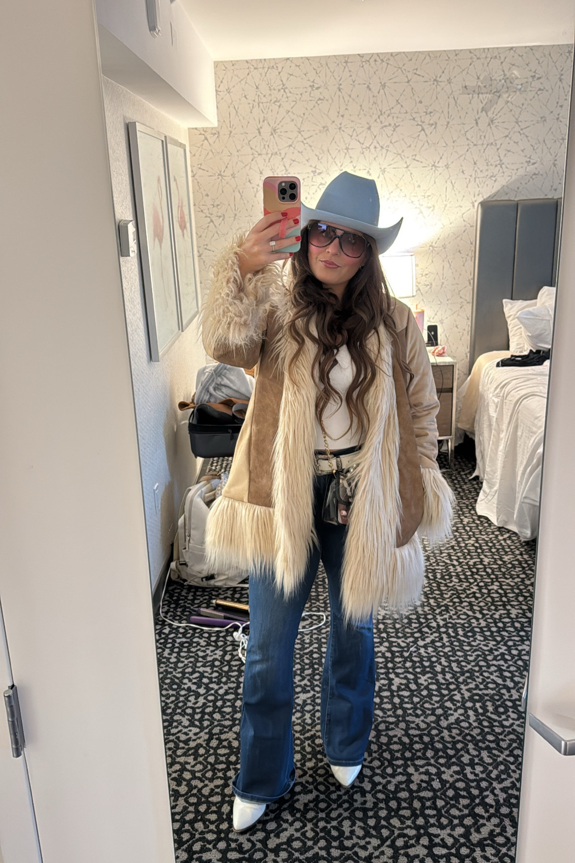 Country Concert OOTD!

Hat: Size SM/MED
Coat: Size L - Currently sold out but I linked some others that are similar 
Top: Size L (TTS)
Jeans are a few years old so I couldn’t link them. 

Country concert outfit, Nashville outfit, western outfit, western chic, NFR outfit, rodeo, Vegas 

#LTKFindsUnder100 #LTKStyleTip #LTKMidsize