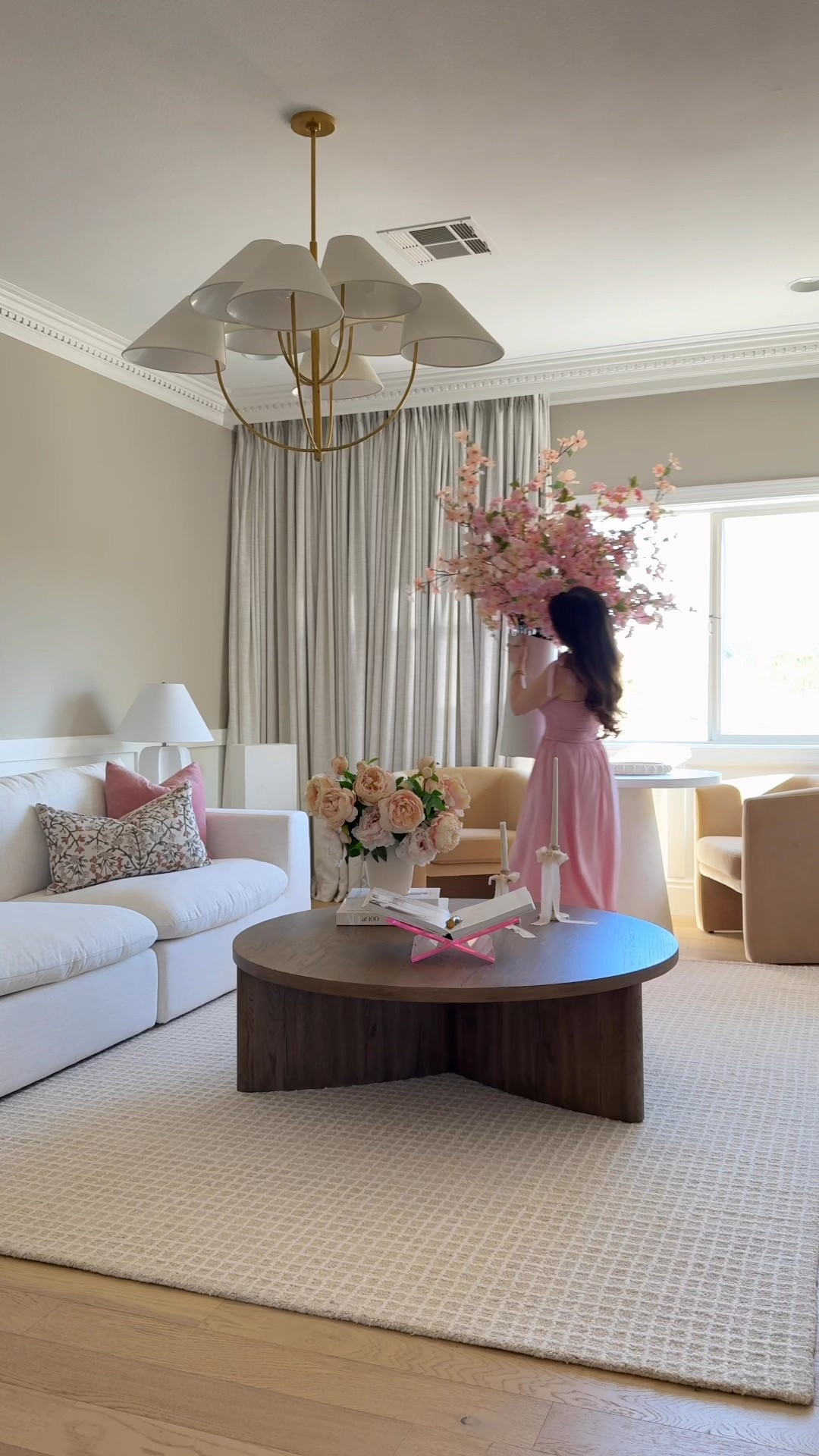 Neutrals with a pop of pink 🩷

#LTKdayinmylife #LTKHome #LTKSeasonal