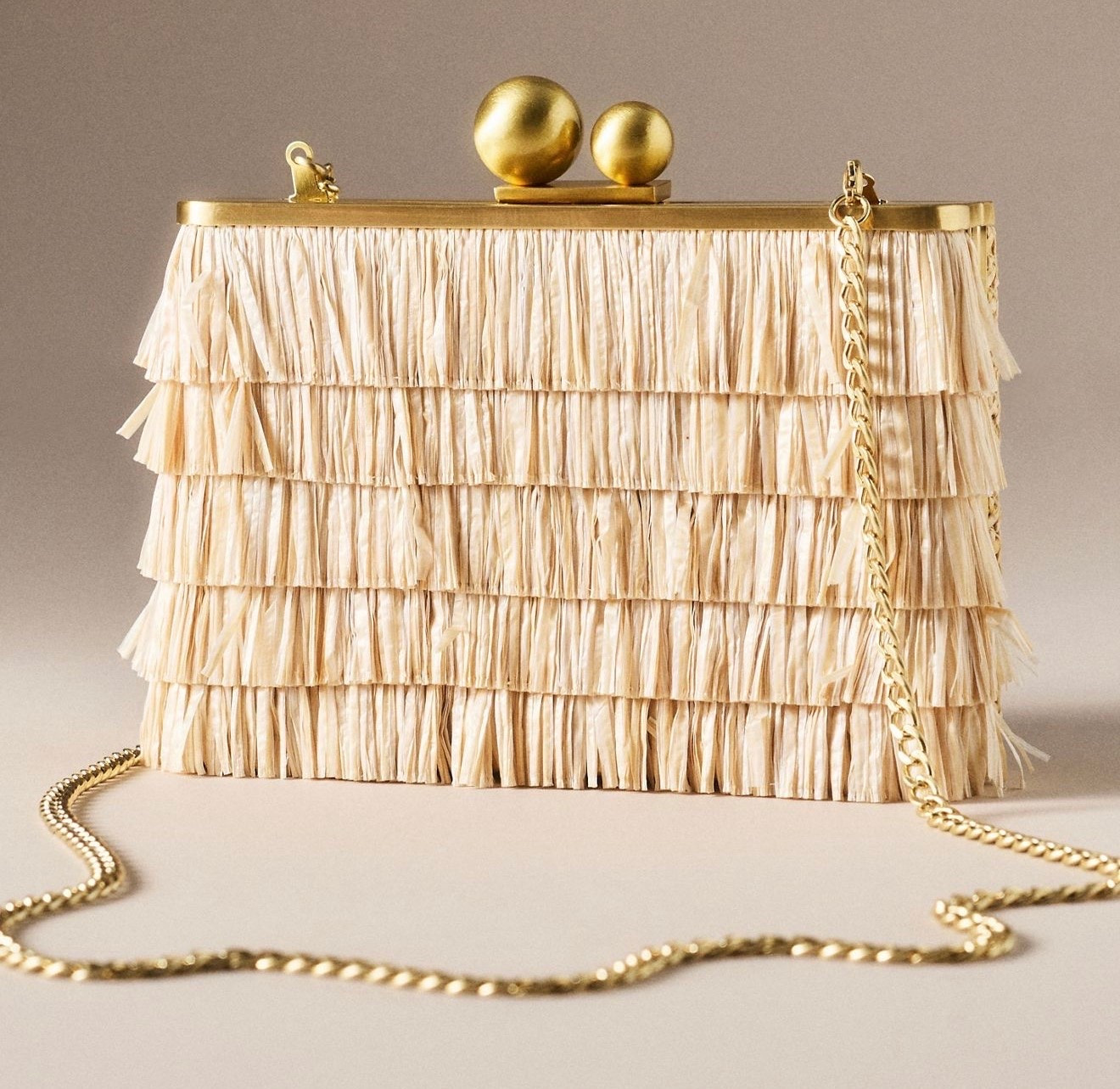 Obsessed with all the kiss lock clutches this season. No one in the room will have this one. ✔️💛
