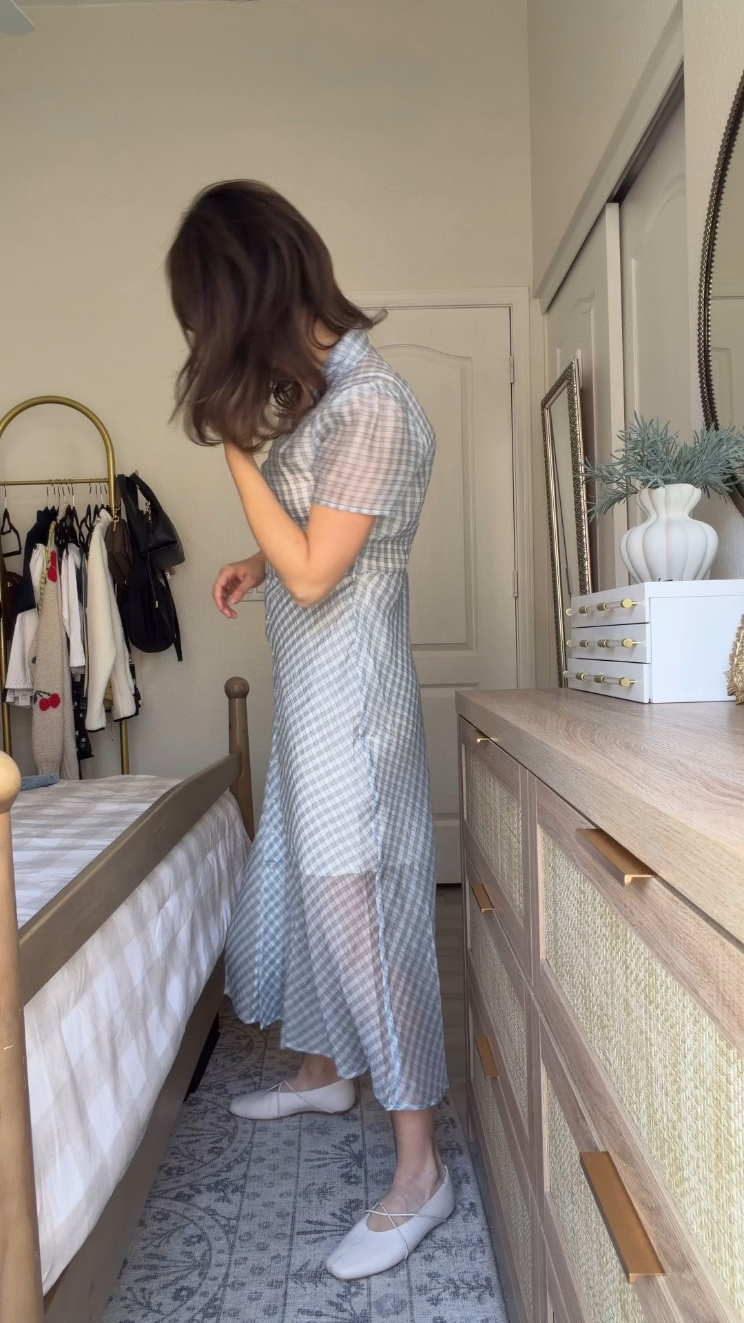 This is one of those dresses that just works if you’re petite.
The length hits perfectly on a 5’2 frame, the waist is flattering without being tight, and the fabric is lightweight and comfortable.
Easy to dress up or down with flats or sandals—great for everyday mom life, casual events, or travel.

Dress xsp


#LTKPetite #LTKValentine