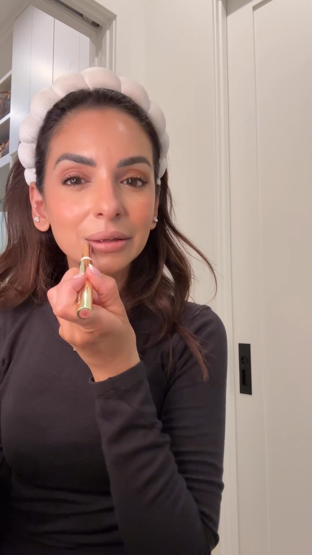 10 min glowy makeup look 💋

Skin:
Glow tint in shade 7 then skin tint in shade 6- this combo is so gorgeous!!
Undereyes:
Color corrector in medium with Patrick ta concealer in shade medium neutral 1
Setting powder in translucent 
Cheeks:
Bronzer in medium tan and blush in freckle 
Lips:
Lip crème in grace & melt mask in pink 

#LTKBeauty #LTKgrwm #LTKmomlife