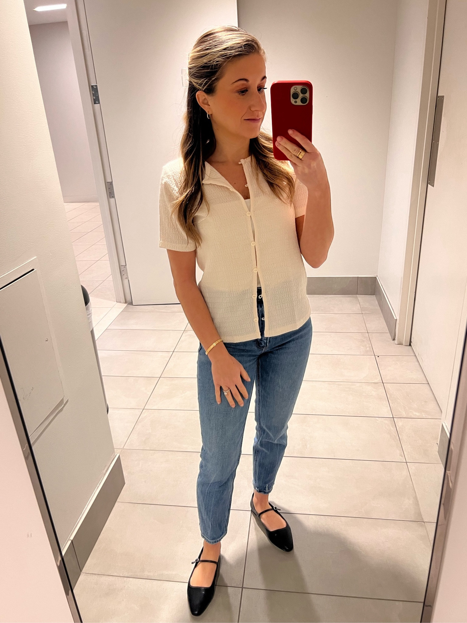 Work OOTD 2.7.2024

Cami - Express
Top - Mango
Jeans - Abercrombie
Flats - Nordstrom 
Earrings, sticky bra and clip - Amazon 


#LTKworkwear #LTKsalealert #LTKfindsunder100