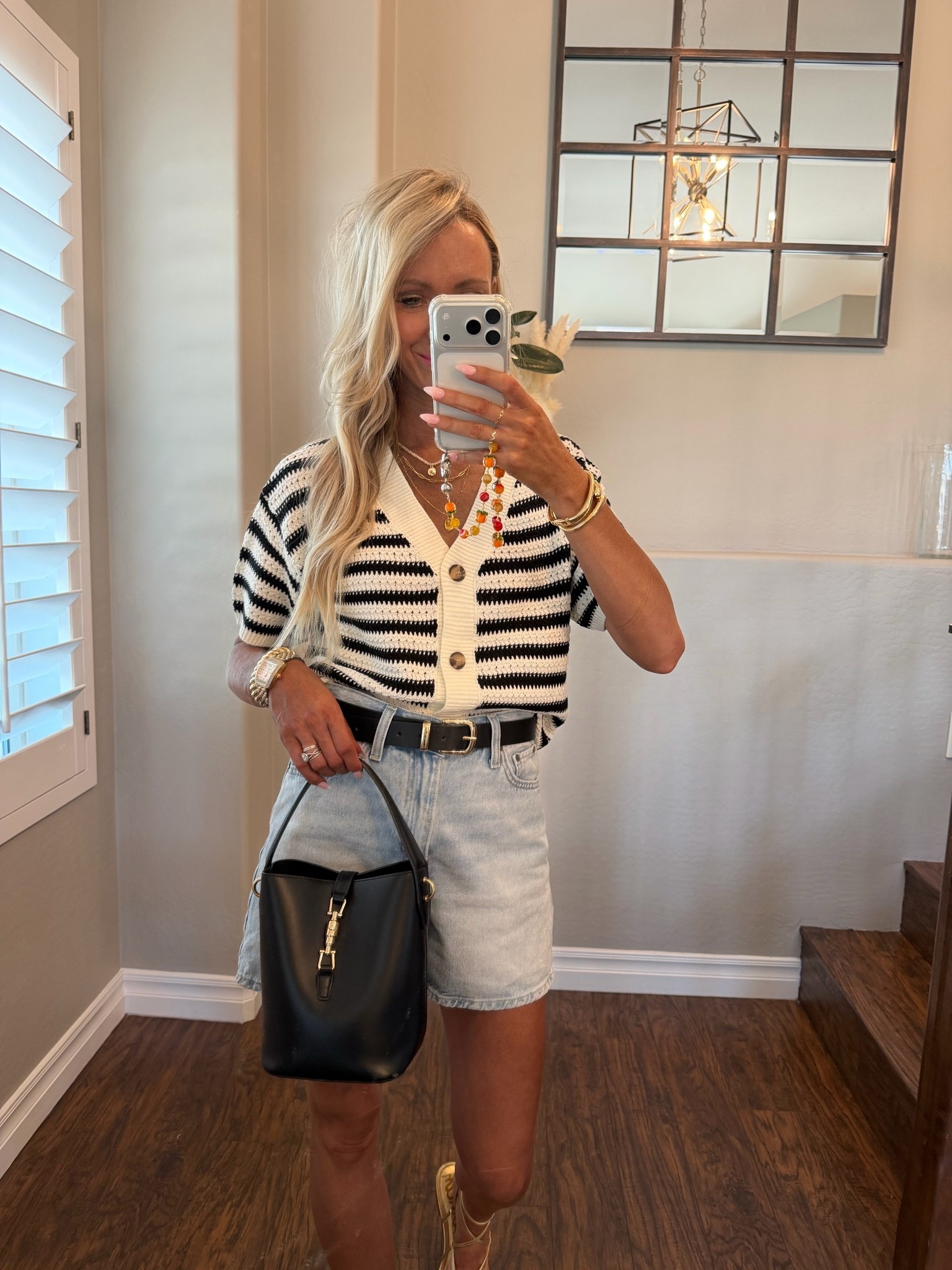 Casual chic look of the day!

#LTKootd #LTKgrwm #LTKmomlife